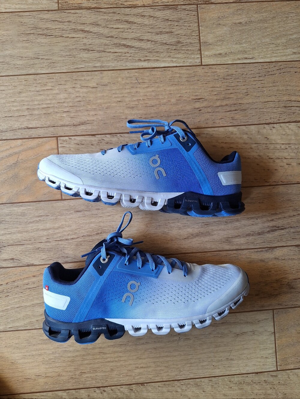 On Cloudflow 3.0 Women's Marina/White Size 8 - Picture 10 of 12